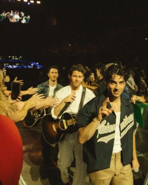 Joe Jonas Instagram - Show at Little Caesars Arena last night had me craving some 🍕