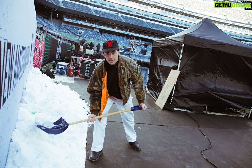 Joe Jonas Instagram - Did I shovel snow for