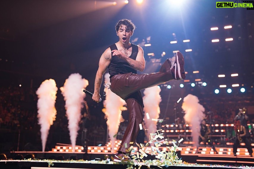 Joe Jonas Instagram - Can’t thank all of you enough for all the love you showed me last night for my birthday. From the signs, to bday hats, a cake from my brothers, and DJ CRAZY TIMES?? Wow. Can’t wait to get back out there for round 2 tonight!!! #THETOUR