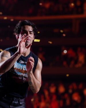 Joe Jonas Instagram - Just a guy trying to catch some confetti 🥺