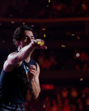 Joe Jonas Instagram - Just a guy trying to catch some confetti 🥺