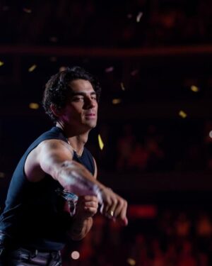 Joe Jonas Instagram - Just a guy trying to catch some confetti 🥺