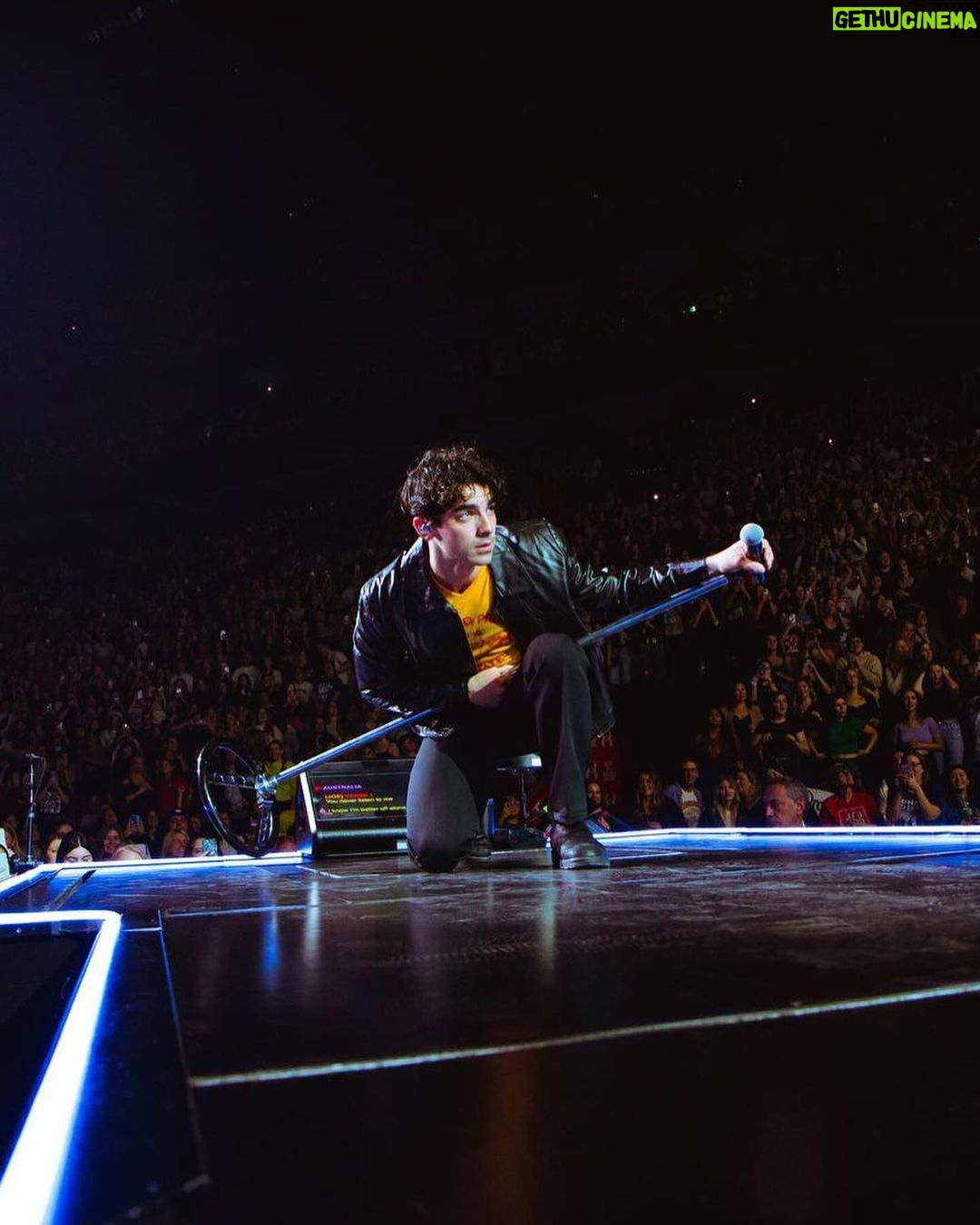 Joe Jonas Instagram - Am I looking at myself in the first pic? Montreal, Quebec