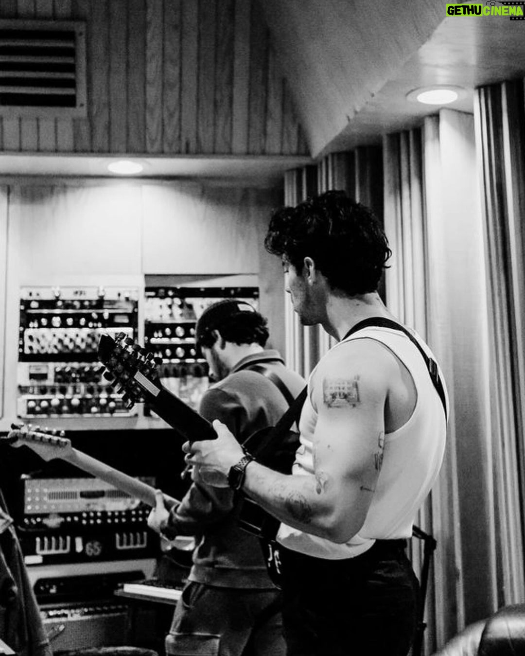 Joe Jonas Instagram - 🧑🍳 🎵 Minneapolis, Minnesota