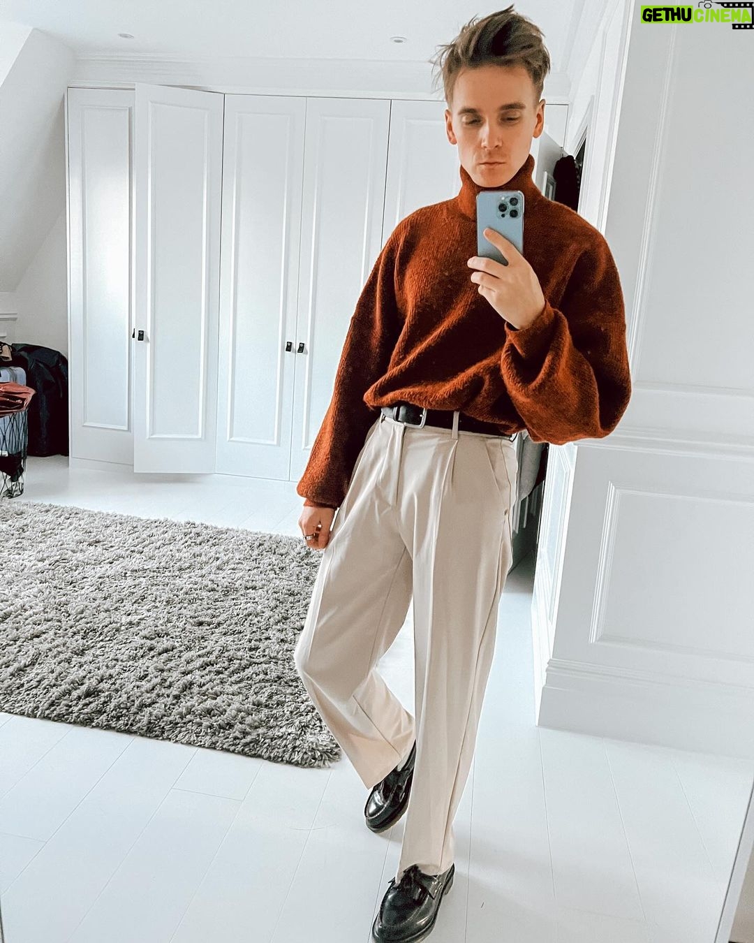 Joe Sugg Instagram - Some outfits I’ve been loving this winter.. which one is your favourite? #christmas