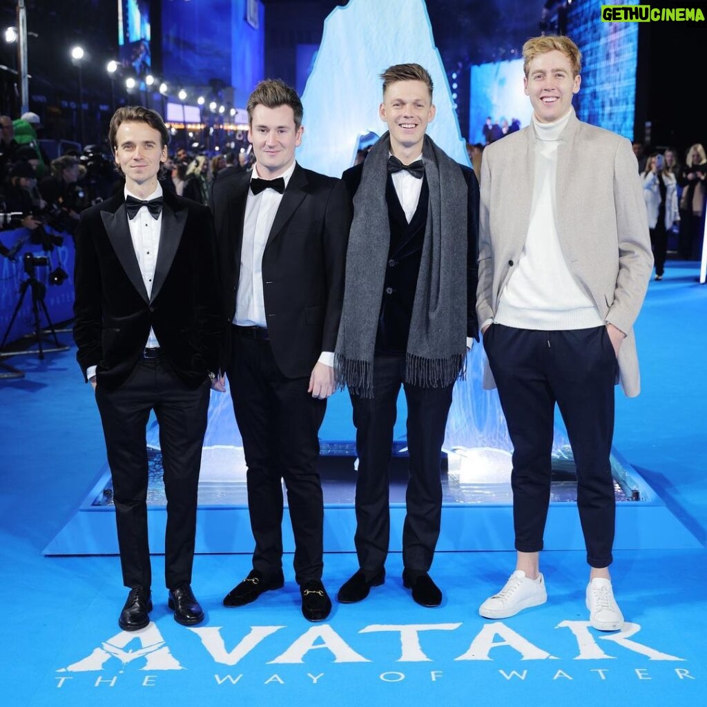 Joe Sugg Instagram - Should have been doing vital Christmas shopping… instead went to the @avatar #avatarthewayofwater world premiere looking like a set of Russian dolls 🪆 thanks for having us @20thcenturyuk