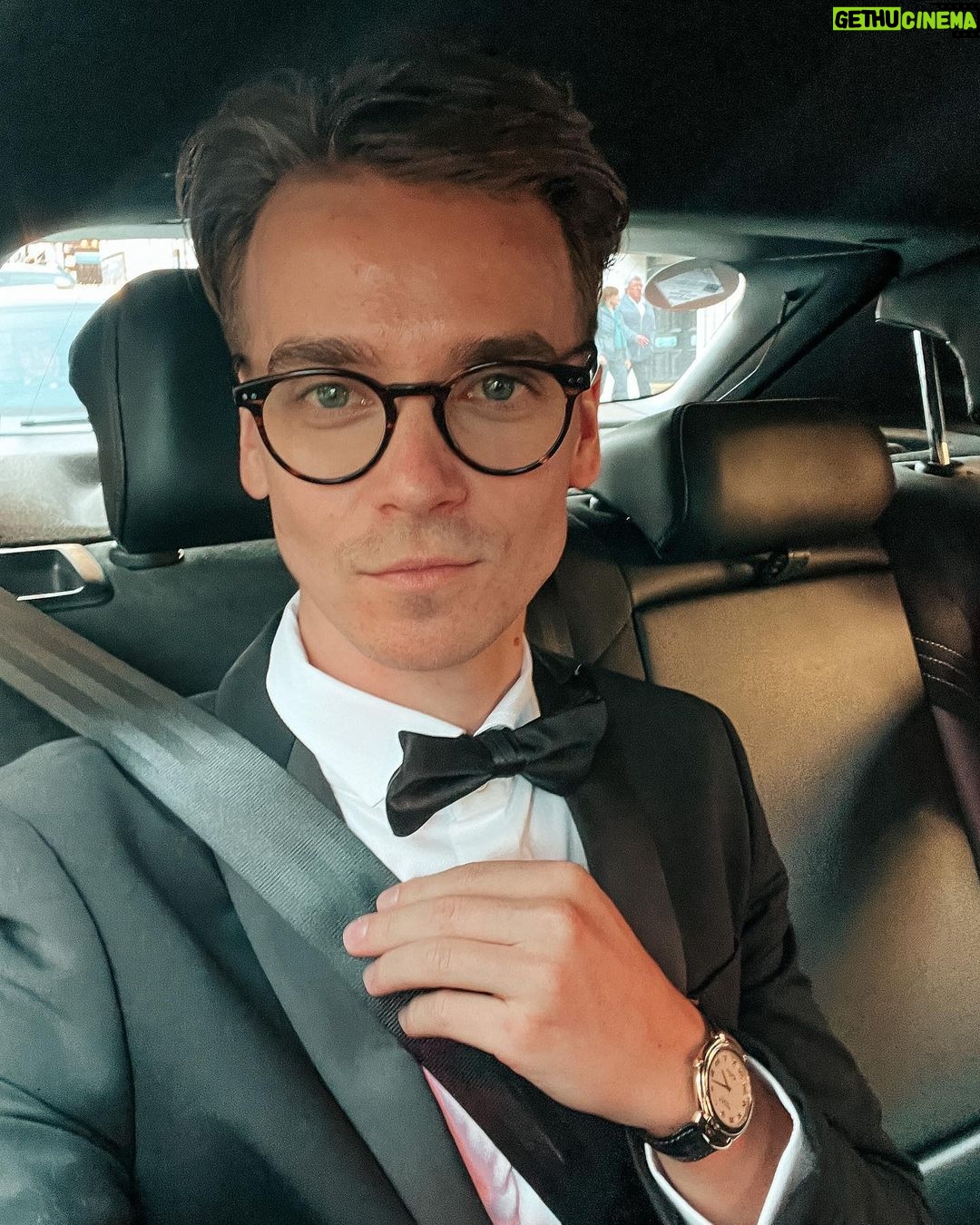 Joe Sugg Instagram - Bafta 2023 š Tux kindly gifted by @tedbaker Tailored - @kate.walker.studio Stylist - @luciellis Haircut - @thelondonbarber Hairstyling - @ghdhair Make up/skincare - @lancomeofficial Girlfriend - @diannebuswell šā¤ļø