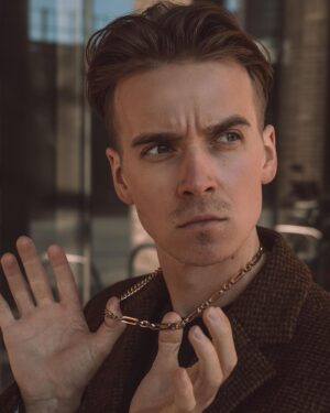 Joe Sugg Instagram - Ad New year, new hair cut and still keeping it fesh with the latest jewellery from @boss 😎 what are your plans for the weekend? 
#BeYourOwnBOSS
#BOSSwatches