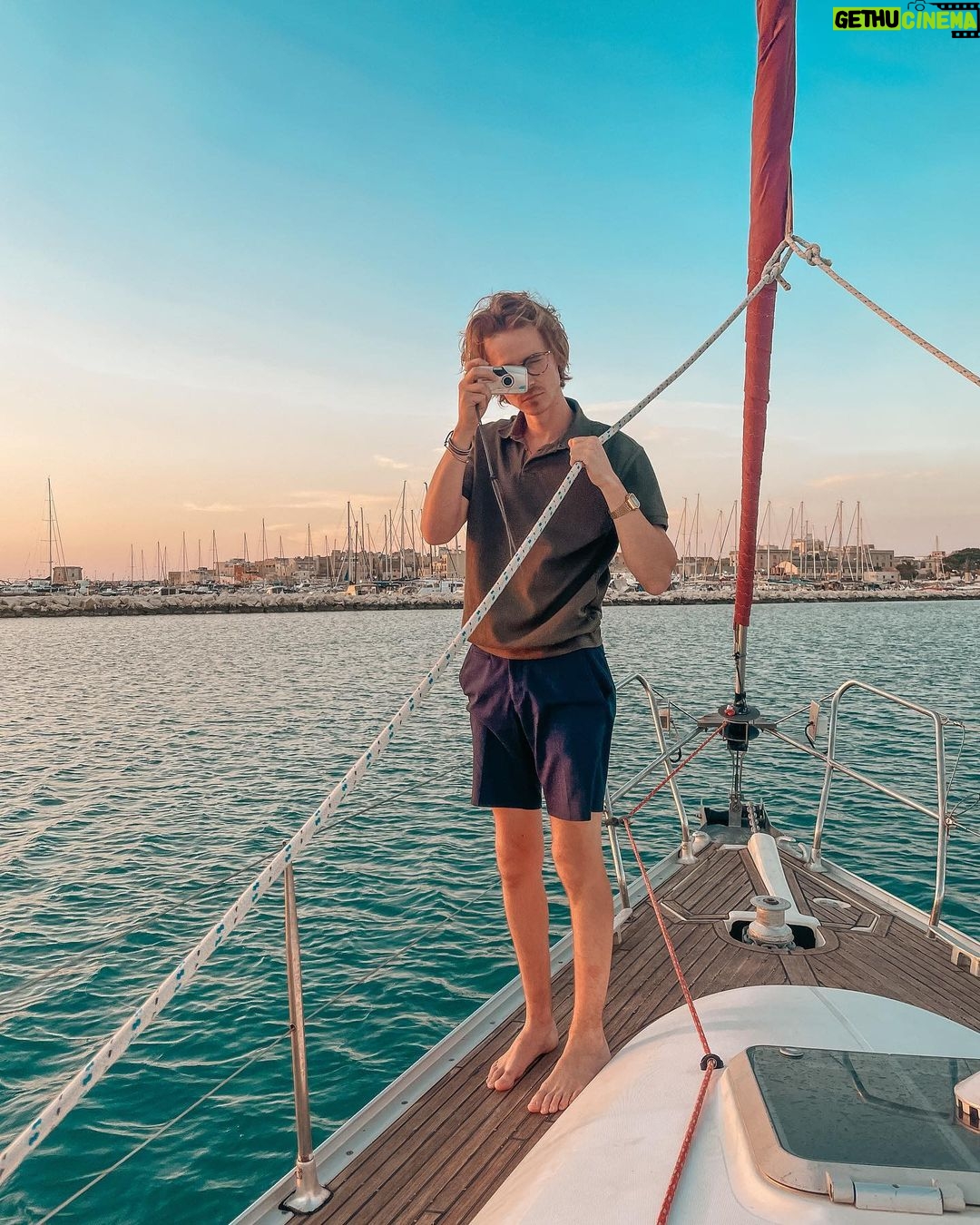 Joe Sugg Instagram - POV me taking a picture of you looking jealous wondering how my legs are so big and muscular and what work out I must do to keep them that way..