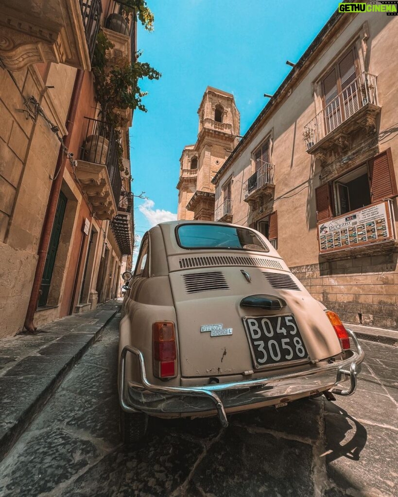 Joe Sugg Instagram - See signore driving an Italian whip. Sicily, Italy