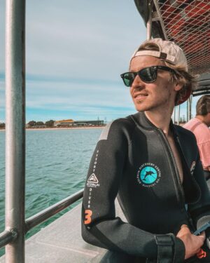Joe Sugg Instagram - Today was pretty special! 🐬 Full vlog of the day will be up on my vlog channel soon!