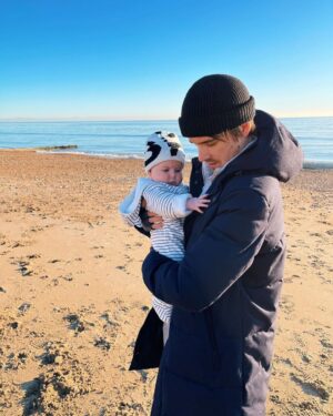 Joe Sugg Instagram - Funcle Joe at the beach.🏖