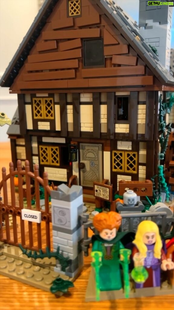Joe Sugg Instagram - Finished it just it time to add to this years halloween decorations. @lego #gifted #LEGO #hocuspocus