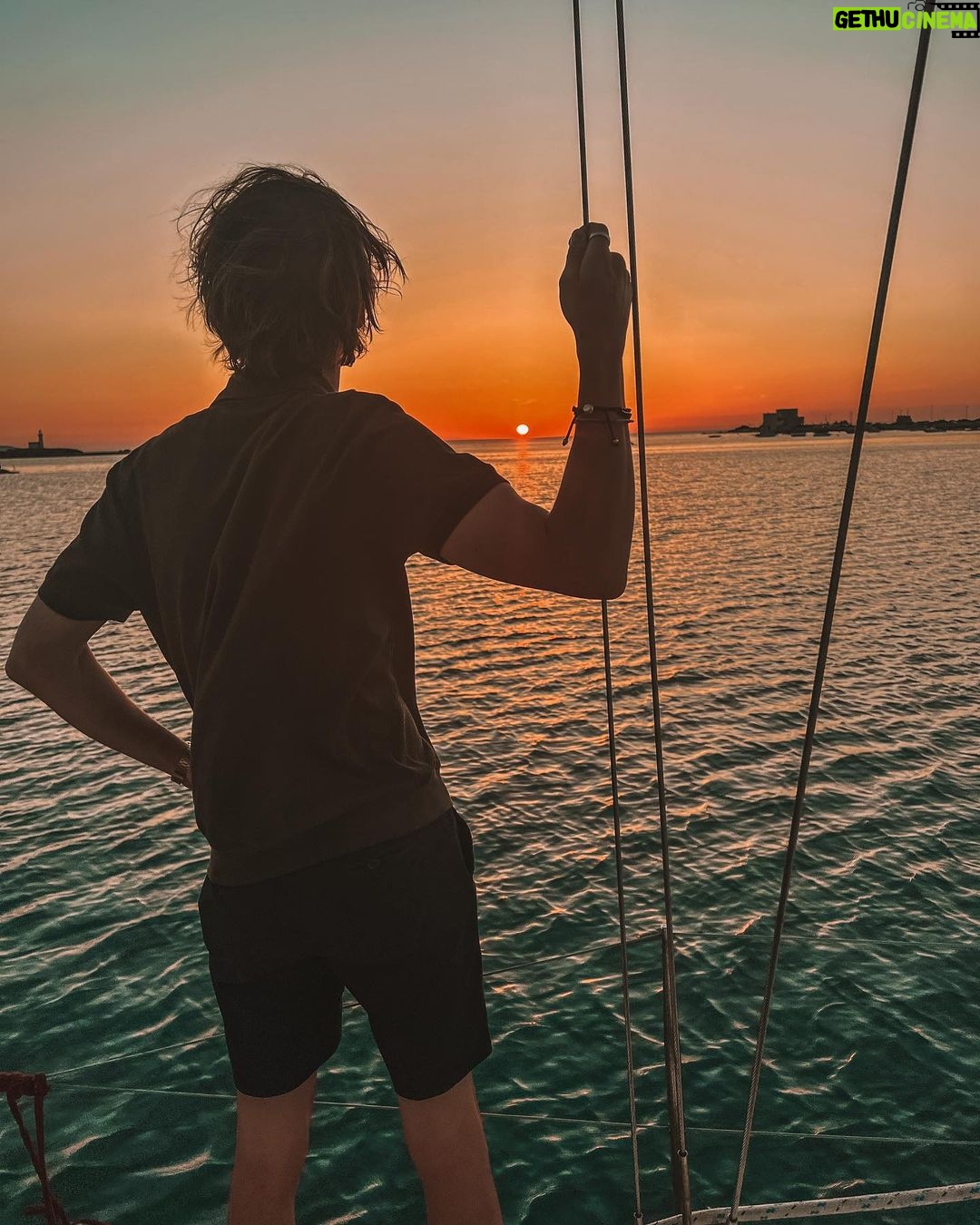 Joe Sugg Instagram - Here’s a big steamy photo dump for you. New vlog of day three of our holiday going up this eve 🙌🏼
