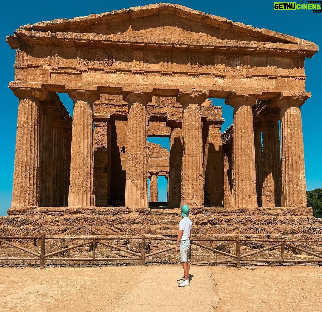 Joe Sugg Instagram - The young archaeologist in me was very happy seeing this. Valle Dei Templi Agrigento