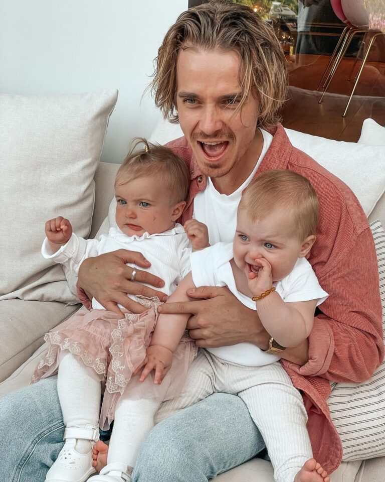 Joe Sugg Instagram - Funcle Joe with his nieces ❤️