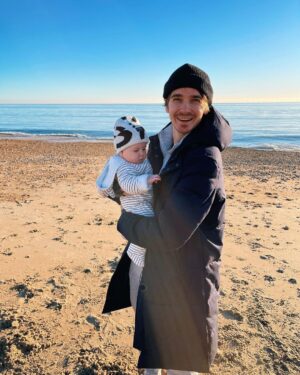 Joe Sugg Instagram - Funcle Joe at the beach.🏖