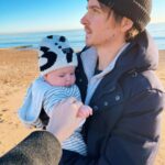 Joe Sugg Instagram - Funcle Joe at the beach.🏖
