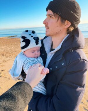 Joe Sugg Instagram - Funcle Joe at the beach.🏖