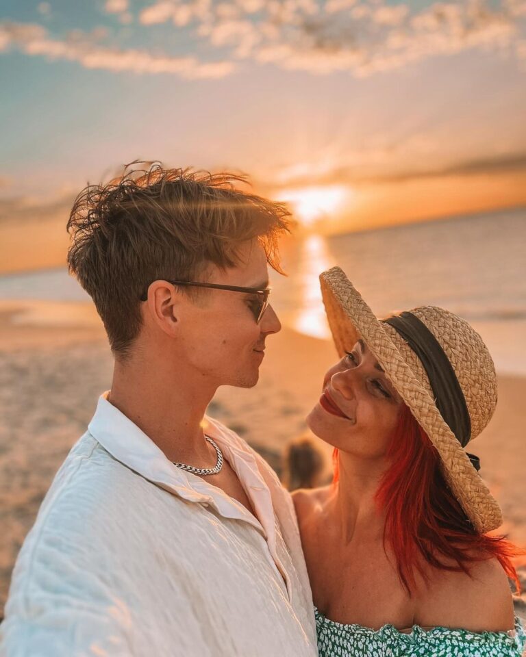 Joe Sugg Instagram - As the sun sets on another year, thank you to everyone that has made this year special to me. “cya next year!1 tehehe” ❤️ (also, look how beautiful @diannebuswell looks) Western Australia