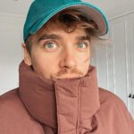 Joe Sugg Instagram – After many many years I’ve buckled in and got a new casual coat.. it’s very warm and I shall remain in it until further notice.. or late spring. That is all.