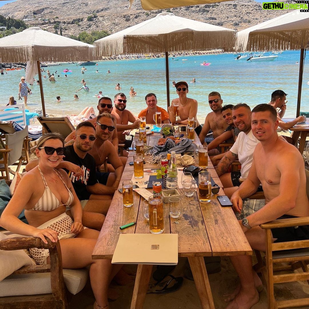 Joe Sugg Instagram - Last dump of my holiday.. Well if you don’t count the one I left under the bed in the hotel.