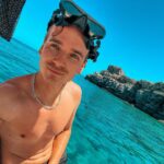 Joe Sugg Instagram - Last dump of my holiday.. Well if you don’t count the one I left under the bed in the hotel.