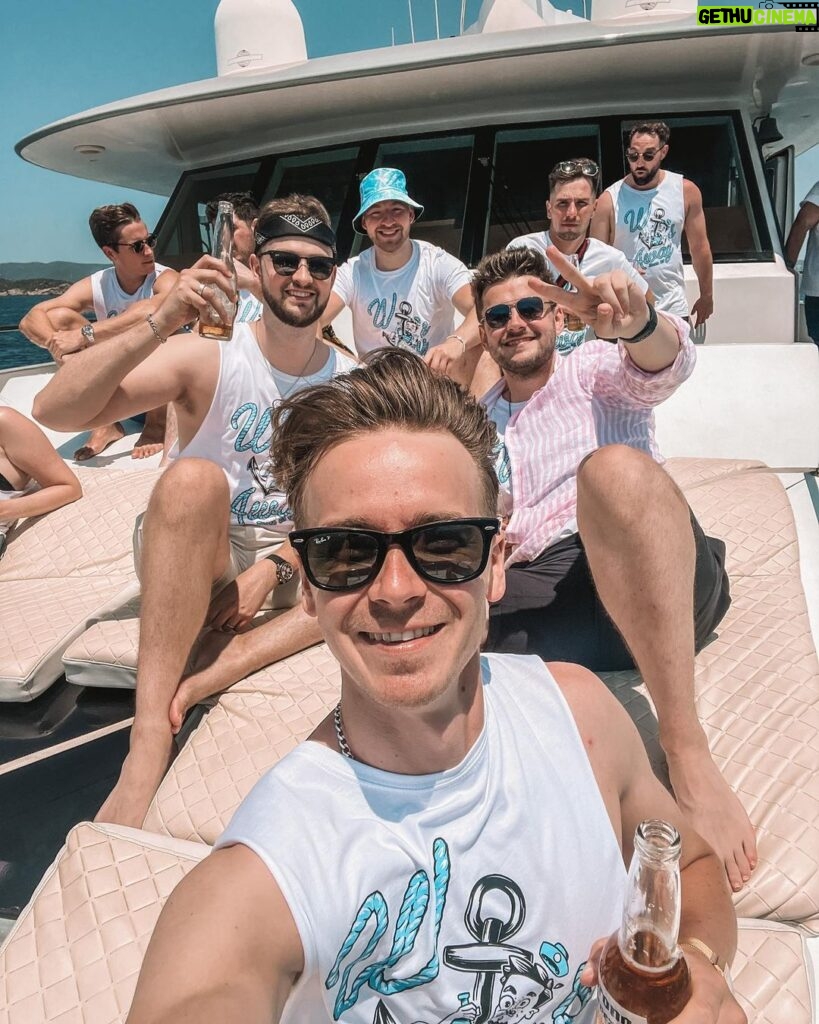 Joe Sugg Instagram - Alexa.. play “we’re going to Ibiza” by the venga boys on repeat. What a weekend 🎉