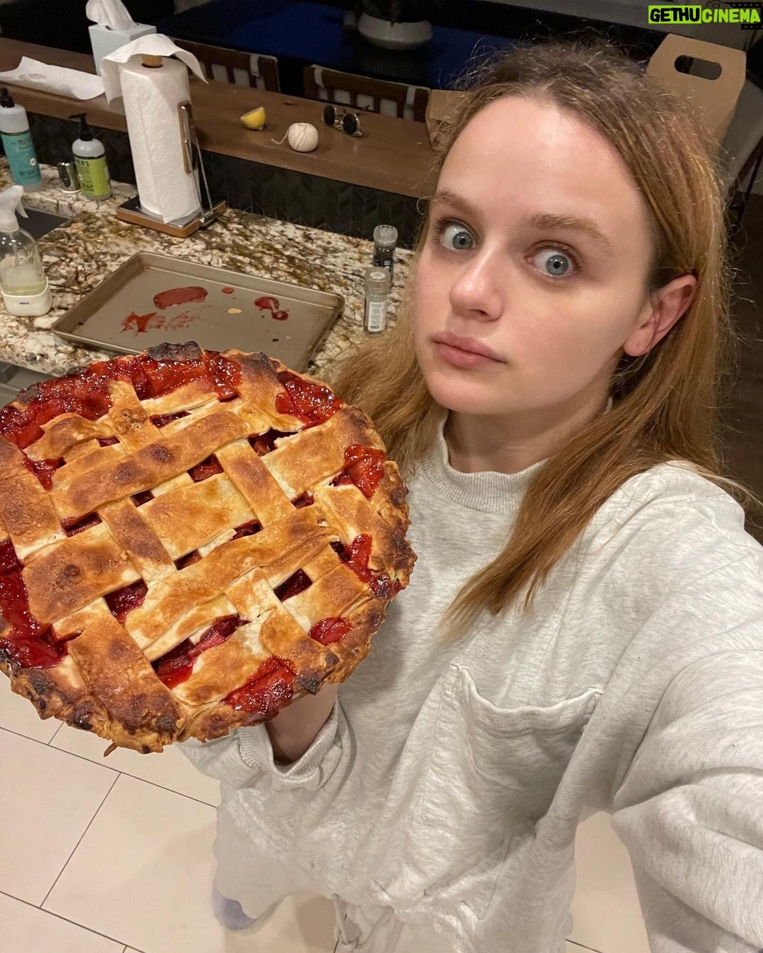 Joey King Instagram - Every fucking time I make a pie I somehow become dory from finding fucking Nemo and forget. I become ABSOLUTELY delusional. “Oh I love making pie”. Oh do you Joey? You lying little shit. DO NOT EVEN TALK TO ME WHEN IM TRYING TO WORK WITH THE CRUST. Crust. Fuck crust. Crust is such a whiny little bitch. Crust is like Goldilocks. “you didn’t process me long enough so now I won’t form a shape even resembling dough” or “oh you processed me too much so now I’m the consistency of play-do” like???? Anyway this is my Strawberry rhubarb pie. It was excellent. 10/10. will be doing it again soon.