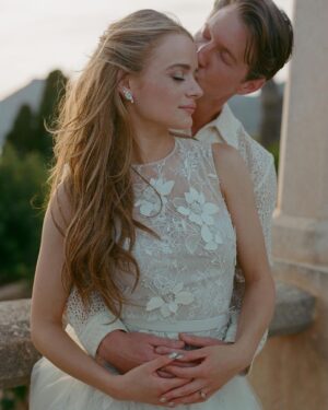 Joey King Instagram - Actor @joeyking and director @stevenpiet have officially tied the knot! “Looking out from the altar at all of our friends and family was an unforgettable moment,” Joey says. “We truly felt so perfectly present and soaking in every detail was pure magic.” The couple's stunning wedding held in a villa in Mallorca was “The Great Gatsby,” Spanish-style. Tap the link in bio to see every photo. Photos: @normanandblake