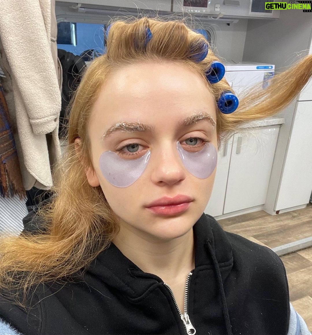 Joey King Instagram - Life lately!!!!! πΊπ»β€οΈβ‘οΈπΎπ·π§£π§οΈβοΈπ₯ππ₯¨ππΌββοΈ