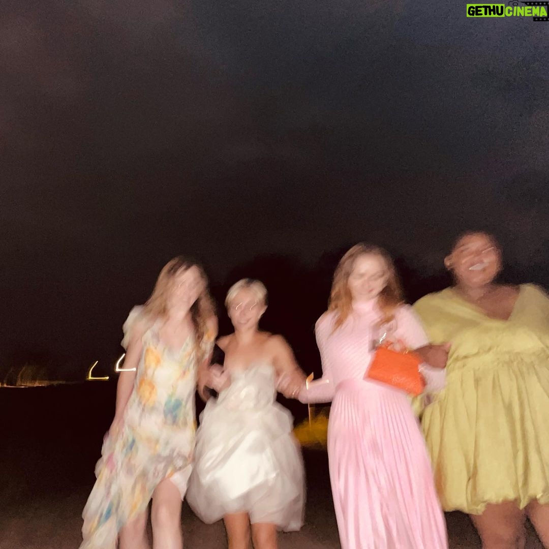 Joey King Instagram - SO MUCH LOVE! We got to see @annasophiarobb & @trevjonathanpaul get married and it was the most beautiful love filled weekend. Two special people who are made for each other generously sharing their love with all those present. Met so many beautiful people, some pictured, some not. Made memories that make me smile and ultimately celebrated a love for the ages. Congratulations to the bride and groom!!!! ππ #HearthROBBsPAULways