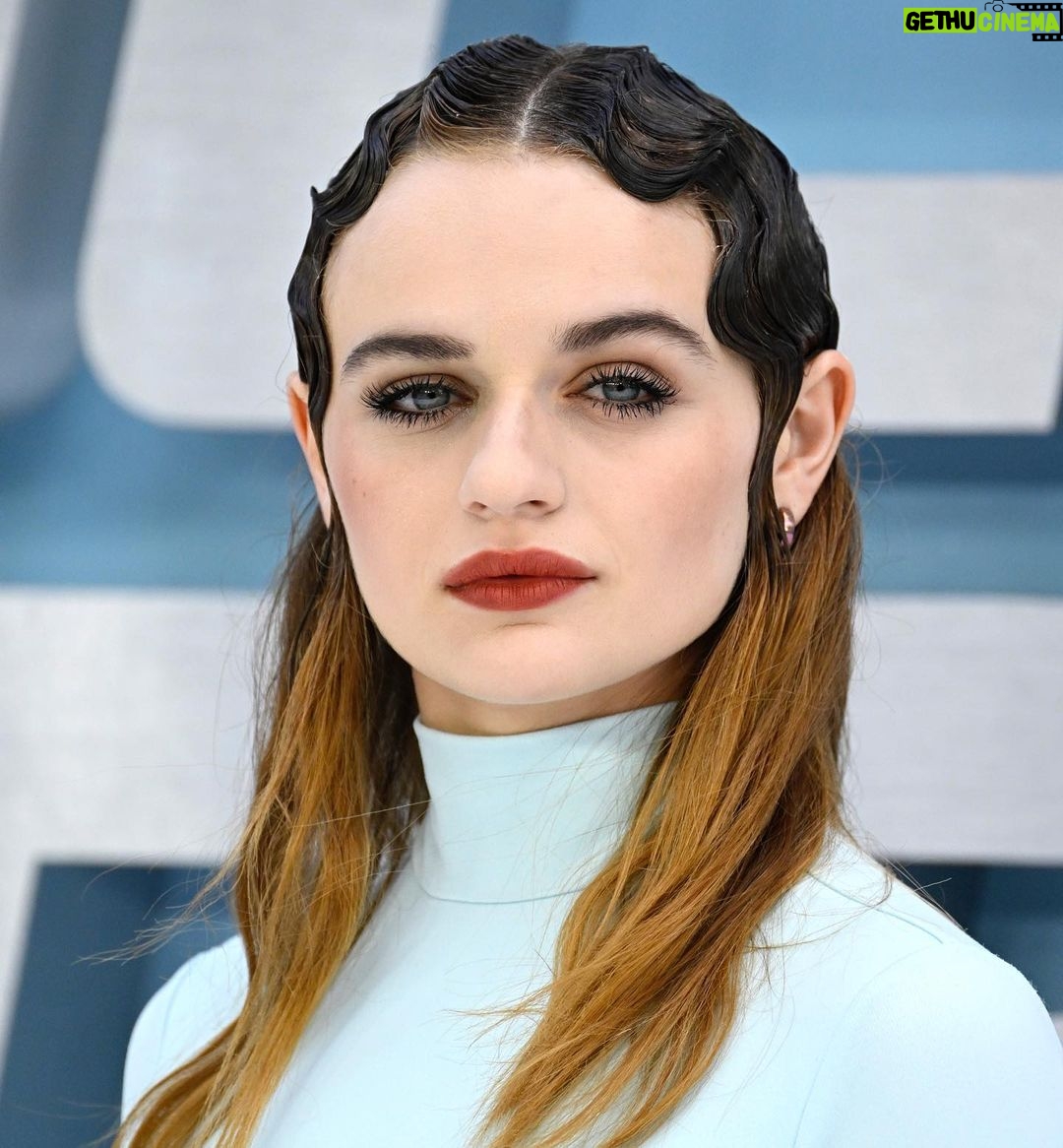 Joey King Instagram - London premiere for Bullet Train🇬🇧 What a way to end this part of our tour. We had far too much fun and now im gonna sleeeeeep. Feeling really moved by all this, I loved galavanting around europe with this sweet sweet cast and everyone who made this tour happen. Thank you to @dimitrishair @pollyosmond & @jaredengstudios for NAILING all these looks and making me feel like a boss ass bitch. ❤️
