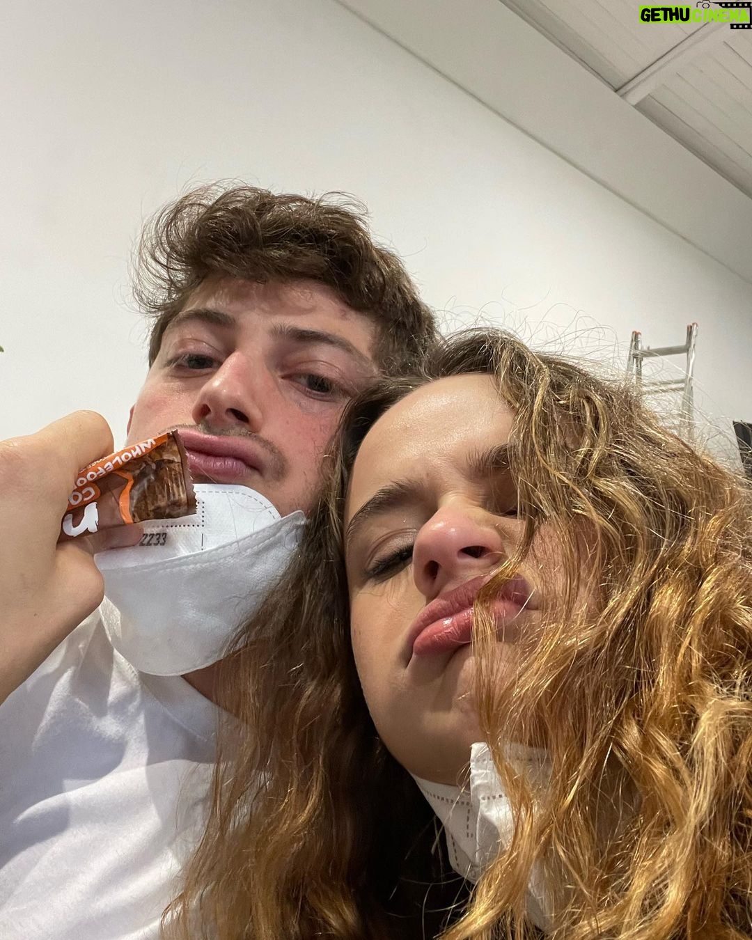 Joey King Instagram - Life lately!!!!! πΊπ»β€οΈβ‘οΈπΎπ·π§£π§οΈβοΈπ₯ππ₯¨ππΌββοΈ