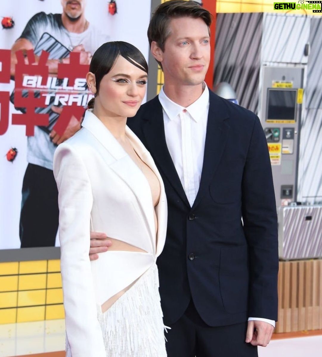 Joey King Instagram - The Bullet Train Los Angeles premiere was just UGH SO GOOD! Celebrating with my family and everyone who came out was so damn joyous. Thank you to my killlerrr team for making this look happen. I truly felt like a badass assassin dressed to kill ❤️🔥 This press tour was insane and I loved every second. Thank you @davidmleitch & @kmc_87n for everything and letting me take on #ThePrince! @bullettrainmovie