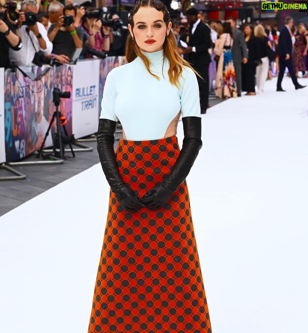 Joey King Instagram - London premiere for Bullet Train🇬🇧 What a way to end this part of our tour. We had far too much fun and now im gonna sleeeeeep. Feeling really moved by all this, I loved galavanting around europe with this sweet sweet cast and everyone who made this tour happen. Thank you to @dimitrishair @pollyosmond & @jaredengstudios for NAILING all these looks and making me feel like a boss ass bitch. ❤️
