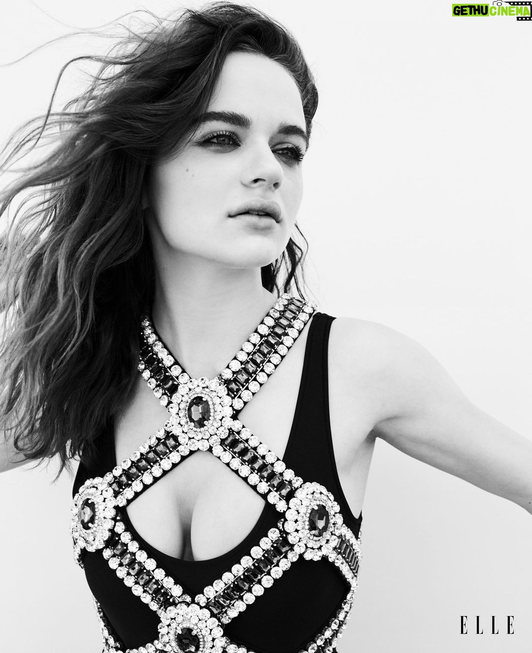 Joey King Instagram - A very lucky lady I am. Thank you @ellesingapore this was an honor to say the least. Interview link in bio. 📷 @kerryhallihan Interview: @farisiathang Editor: @carolsuganda Fashion editor: @ojnjenine Styling: @edmondalison Hair: @bobbyeliot Makeup: @allanface Nails: @thuybnguyen Exec producer: @itsbeenemotional @wearesavvie @larissasaenz @ysl @cartier