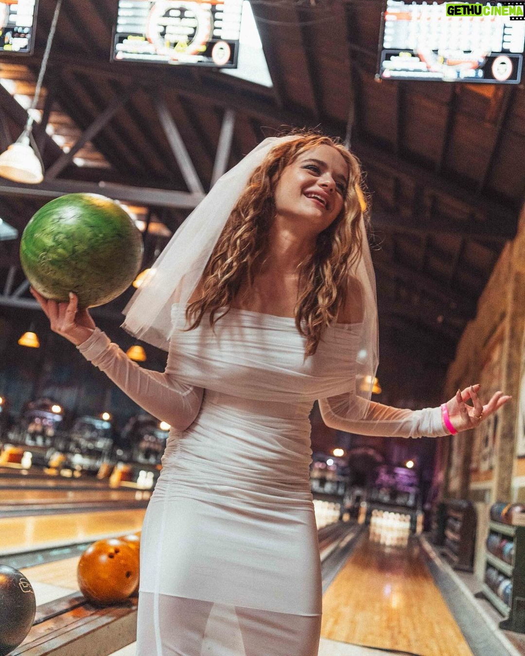 Joey King Instagram - For Valentine’s Day I thought I’d share this rager of a memory. August 19th 2023. Steven and I legally had to get married in the states before our September wedding in Mallorca. Obviously we wanted it to be a bit of a party. So we got some sickeningly hot outfits, gathered family (my mom made me a bouquet from the dollar store), hit up a place called Same Day Marriage in Los Angeles, and went bowling and partied. Happy Valentines Day you babes!!!