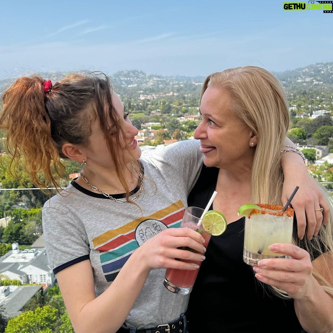 Joey King Instagram - A whirlwind of less than 24 hours in LA for moms birthday!!!!! And reuniting with @kelliisking and @moyk9 since they got engaged and Kelli turned 30!!!!!!! I love my family so much. Happy birthday mama (and Kelli!) also I got 4 strikes and I’m so lucky the bowling alley didn’t have fireball for celebratory shots cuz I’d be on the darn tootin floor !!!!!!!!