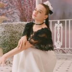 Joey King Instagram – What a dreamy honor to be part of @rodarte FW 2022. Thank you so much @kateandlauramulleavy 🖤🩰