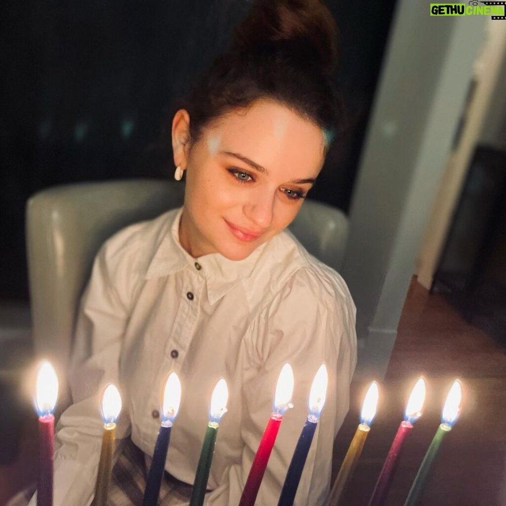 Joey King Instagram - Happy Hanukkah 💛💙