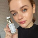 Joey King Instagram - My original idea for this post was to write a rap and it involved me trying to rhyme words with exfoliation so… I decided to write a caption instead 😂 So listen, I will only ever put up an advertisement for something that I fully believe in, so here I am today telling you about the @sundayriley Good Genes serum. Skincare has always been important to me. When I was a little lady I had the simplest skincare routine of washing my face and putting on sunscreen before school. But that’s where my love of taking care of my skin stemmed. My skin is complicated (like everyone’s) and this serum checks all the boxes for me starting with the best Ingredients and the fact that Good Genes is vegan and cruelty free. (That I talk more about in my story) But what you need to know are these 4 key benefits. Exfoliates Plumps Brightens Clarifies. OH MY!!!! My skin drinks the Good Genes serum and you can shop for yours at @sephora! #SundayRileyPartner