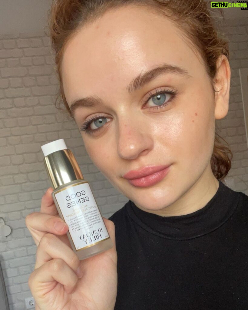 Joey King Instagram - My original idea for this post was to write a rap and it involved me trying to rhyme words with exfoliation so… I decided to write a caption instead 😂 So listen, I will only ever put up an advertisement for something that I fully believe in, so here I am today telling you about the @sundayriley Good Genes serum. Skincare has always been important to me. When I was a little lady I had the simplest skincare routine of washing my face and putting on sunscreen before school. But that’s where my love of taking care of my skin stemmed. My skin is complicated (like everyone’s) and this serum checks all the boxes for me starting with the best Ingredients and the fact that Good Genes is vegan and cruelty free. (That I talk more about in my story) But what you need to know are these 4 key benefits. Exfoliates Plumps Brightens Clarifies. OH MY!!!! My skin drinks the Good Genes serum and you can shop for yours at @sephora! #SundayRileyPartner