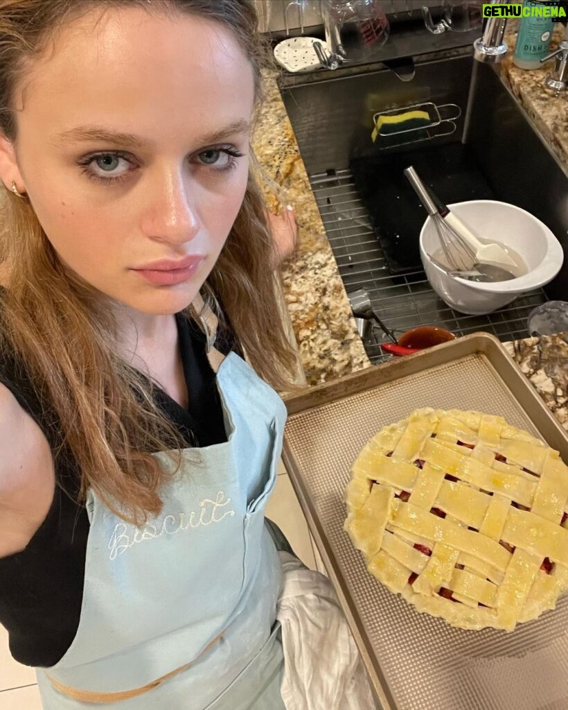 Joey King Instagram - Every fucking time I make a pie I somehow become dory from finding fucking Nemo and forget. I become ABSOLUTELY delusional. “Oh I love making pie”. Oh do you Joey? You lying little shit. DO NOT EVEN TALK TO ME WHEN IM TRYING TO WORK WITH THE CRUST. Crust. Fuck crust. Crust is such a whiny little bitch. Crust is like Goldilocks. “you didn’t process me long enough so now I won’t form a shape even resembling dough” or “oh you processed me too much so now I’m the consistency of play-do” like???? Anyway this is my Strawberry rhubarb pie. It was excellent. 10/10. will be doing it again soon.