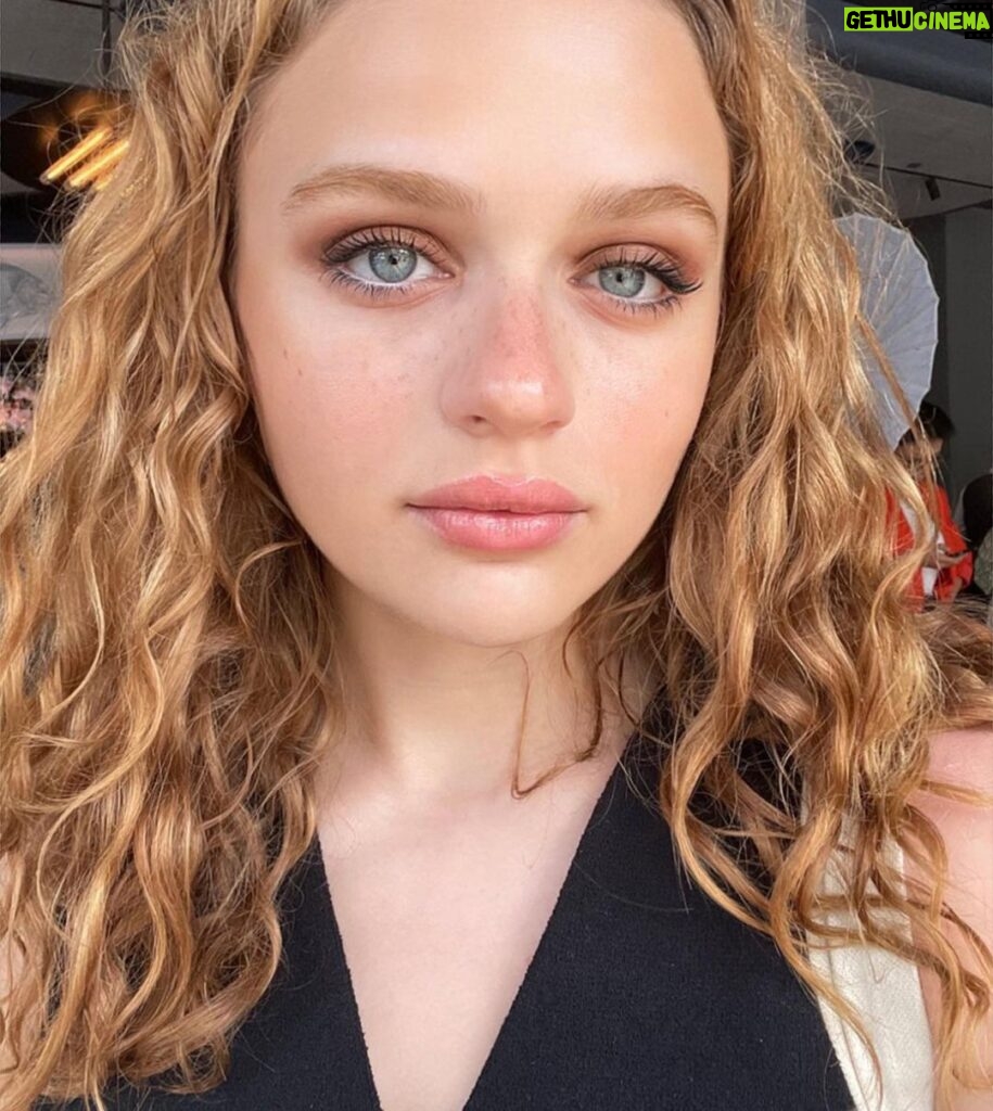 Joey King Instagram - Oh shit. She posted a selfie 🫠