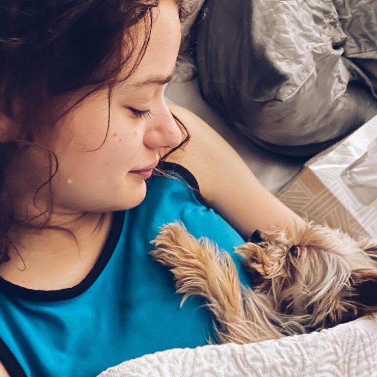 Joey King Instagram - My sweet Angel. I can’t believe you’re gone. You almost made it to your 15th birthday. I’m so utterly heartbroken that I don’t really know how to sum up into words what this beautiful girl meant to me. I had her as a best friend since I was 6 years old and now she’s gone. I’m happy she’s no longer hurting but what is a world without my Angel.