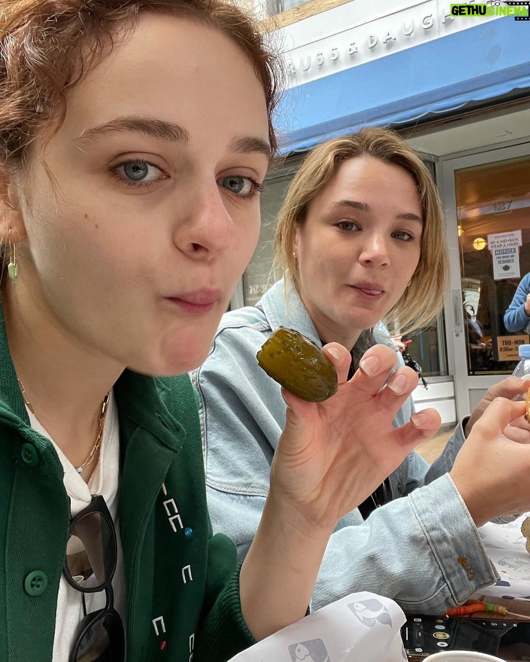Joey King Instagram - HAPPY HAPPY BIRTHDAY @hunterking! No one makes me laugh more than you Hunter. With you as my big sister, there’s not much more I need in this life. I hit the lottery with my siblings. You’re the Wendy’s frosty to my French fries, you’re the deodorant to my intense workout, you’re the little fart that happens when you pee that makes your bladder feel 87% less full. This is all just my way of saying how important you are to me. I love you