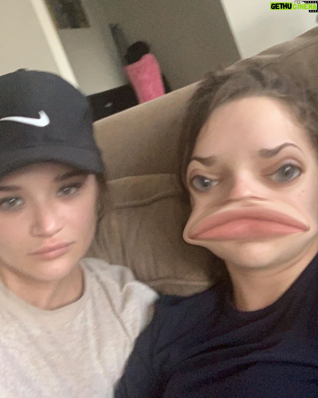Joey King Instagram - HAPPY HAPPY BIRTHDAY @hunterking! No one makes me laugh more than you Hunter. With you as my big sister, there’s not much more I need in this life. I hit the lottery with my siblings. You’re the Wendy’s frosty to my French fries, you’re the deodorant to my intense workout, you’re the little fart that happens when you pee that makes your bladder feel 87% less full. This is all just my way of saying how important you are to me. I love you