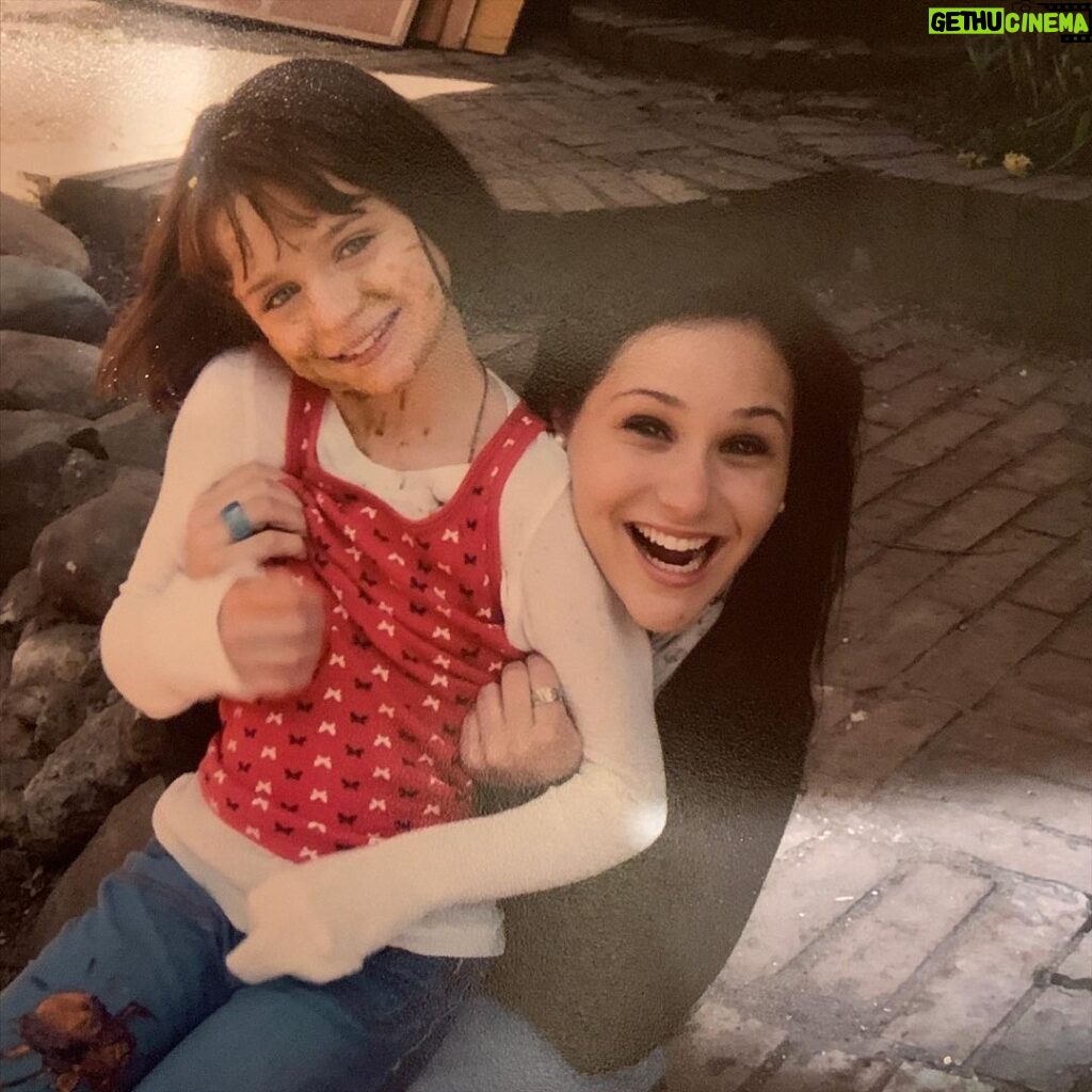 Joey King Instagram - It’s my beautiful sisters birthday today and I couldn’t be more proud to be related to someone. She’s my guiding light, the most trustworthy person I know and fills my heart with so much ooey gooey love and joy it’s crazy. Kelli has taught me so much, and has never once failed to take my hand when I’ve needed it most. She absolutely cracks me up and roasts me better than anyone I’ve ever known, because what are older sisters for 😂♥️ I love you BB!!!!! (Third slide kills me)