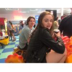 Joey King Instagram - I cannot tell you how much your love on The Kissing Booth 2 trailer means to me!!! SOOOoooo I wanted to share a lil behind the scenes pic of me and my number 1 guy while filming the sequel at Elle and Lees favorite arcade...I was clearly in desperate need of some coffee. (This scene slaps y’all can’t wait for you to see it )😜